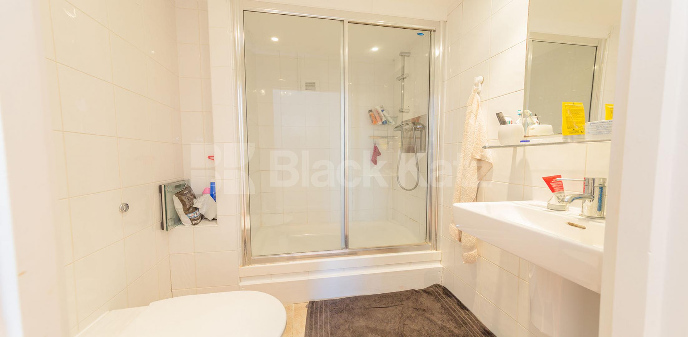 			NO TENANTS ADMINISTRATION FEES , 3 Bedroom, 1 bath, 1 reception Flat			 Shepherds Bush Green, Shepherds Bush